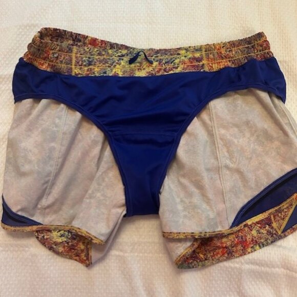 Lululemon Sea Wheeze Hotty Hot 2.5" inseam short aize 12L--Limited Edition - Picture 4 of 10